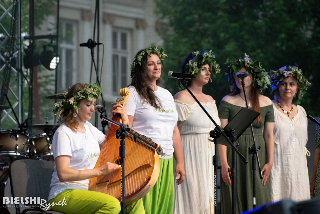 Folkowo i energetycznie podczas festiwalu świętojańskiego