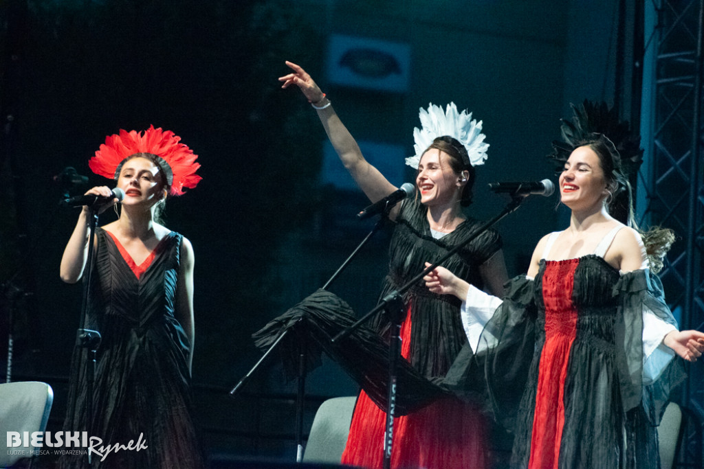 Folkowo i energetycznie podczas festiwalu świętojańskiego