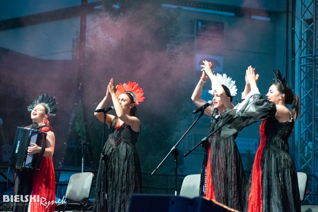 Folkowo i energetycznie podczas festiwalu świętojańskiego
