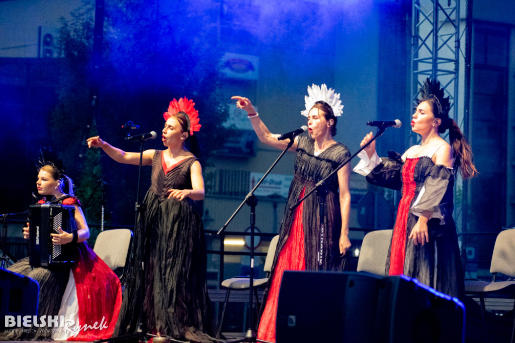 Folkowo i energetycznie podczas festiwalu świętojańskiego
