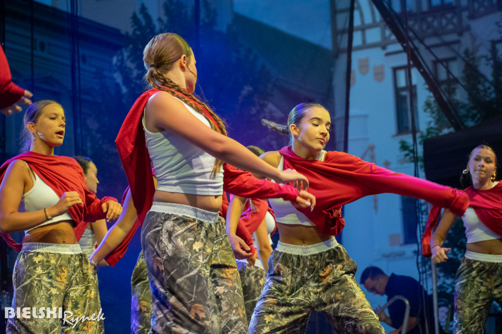 Cubana Dance Show na Placu Wojska Polskiego — taniec i energia miasta