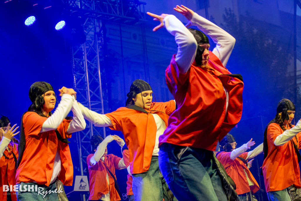 Cubana Dance Show na Placu Wojska Polskiego — taniec i energia miasta