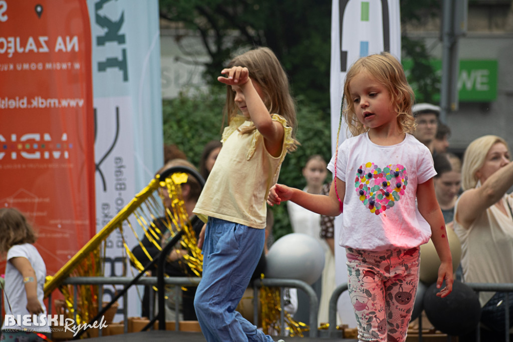 Rodzinny piknik SpLATA i koncert grupy 2B Voice