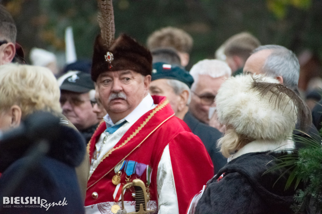 Święto Niepodległości - przemarsz na cmentarz wojskowy