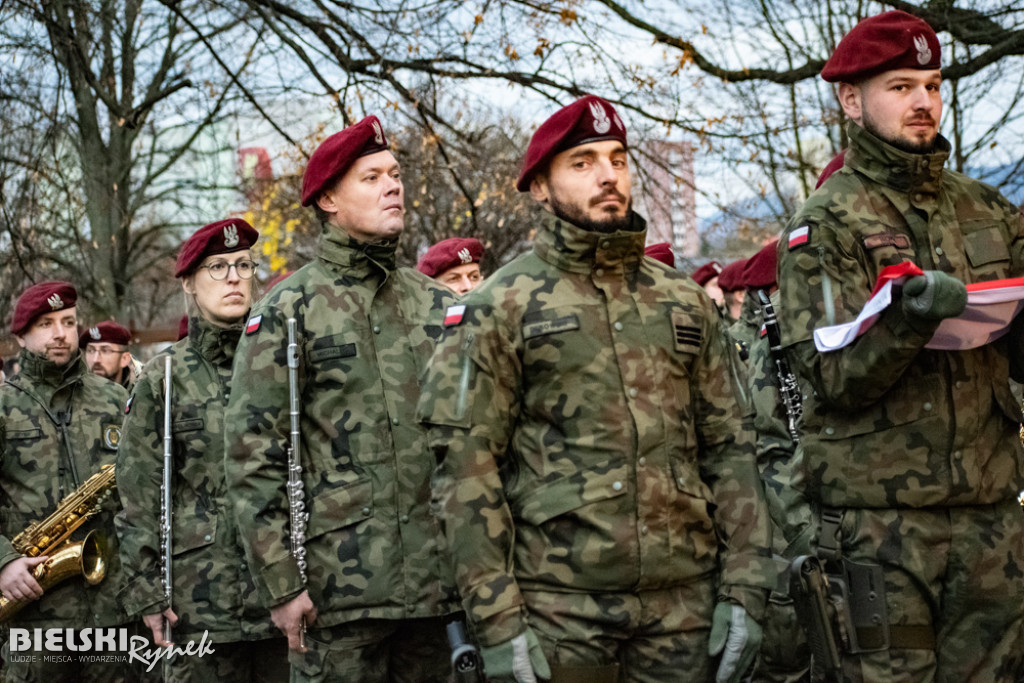 Święto Niepodległości - przemarsz na cmentarz wojskowy