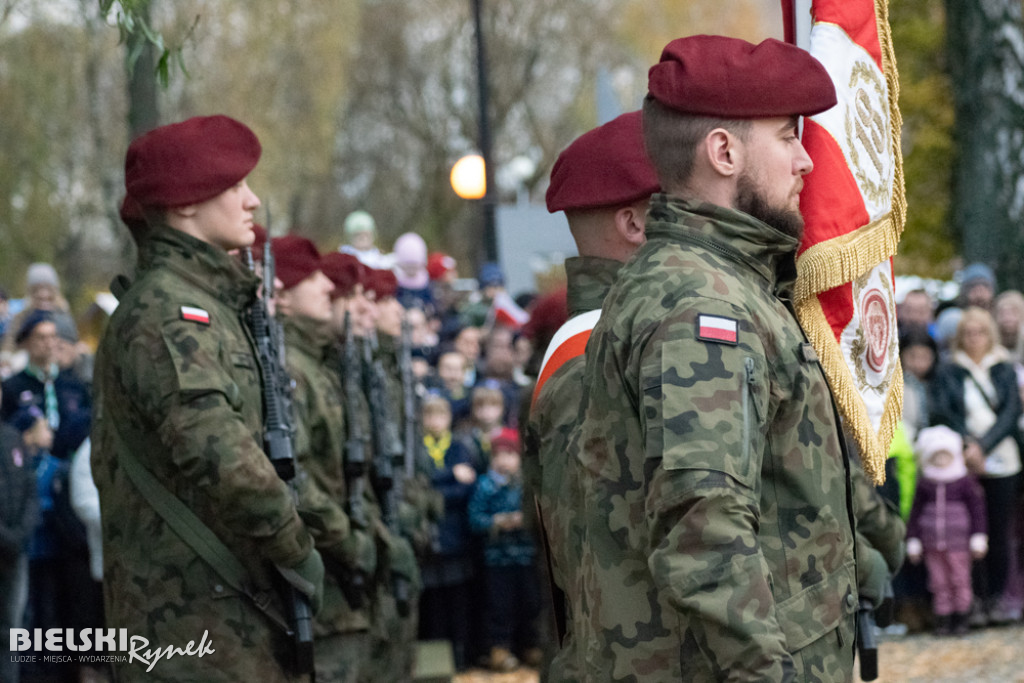 Święto Niepodległości - przemarsz na cmentarz wojskowy
