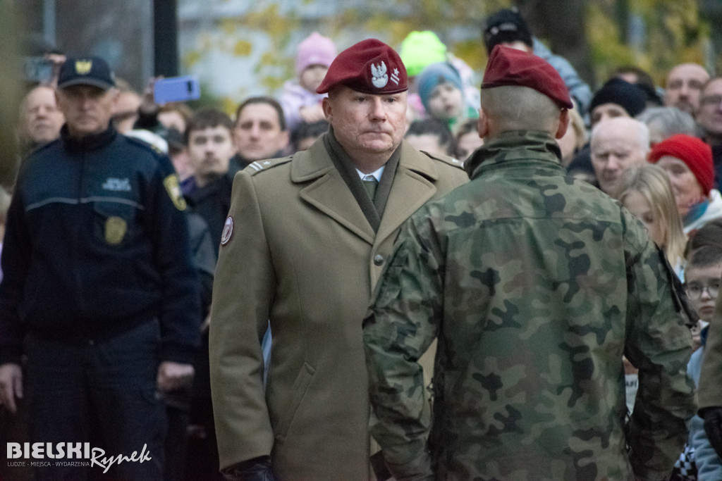 Święto Niepodległości - przemarsz na cmentarz wojskowy