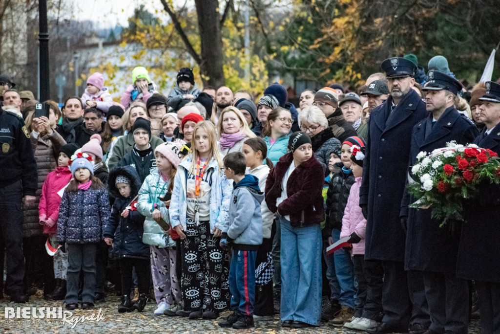 Święto Niepodległości - przemarsz na cmentarz wojskowy
