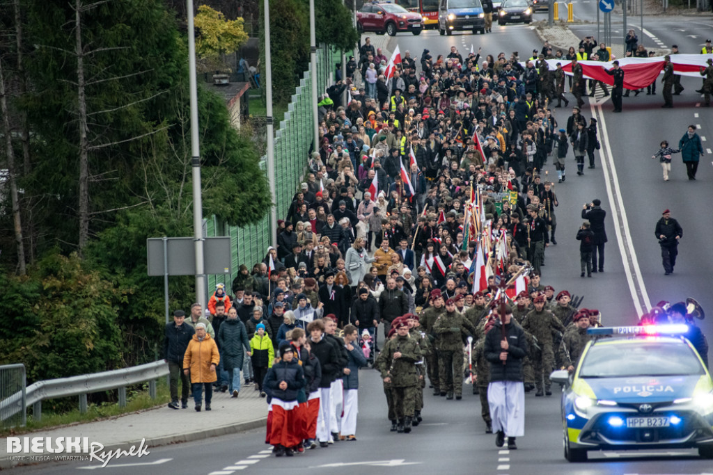 Święto Niepodległości - przemarsz na cmentarz wojskowy