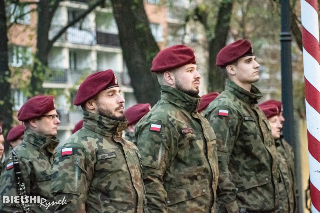 Święto Niepodległości - przemarsz na cmentarz wojskowy