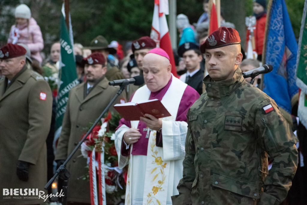 Święto Niepodległości - przemarsz na cmentarz wojskowy