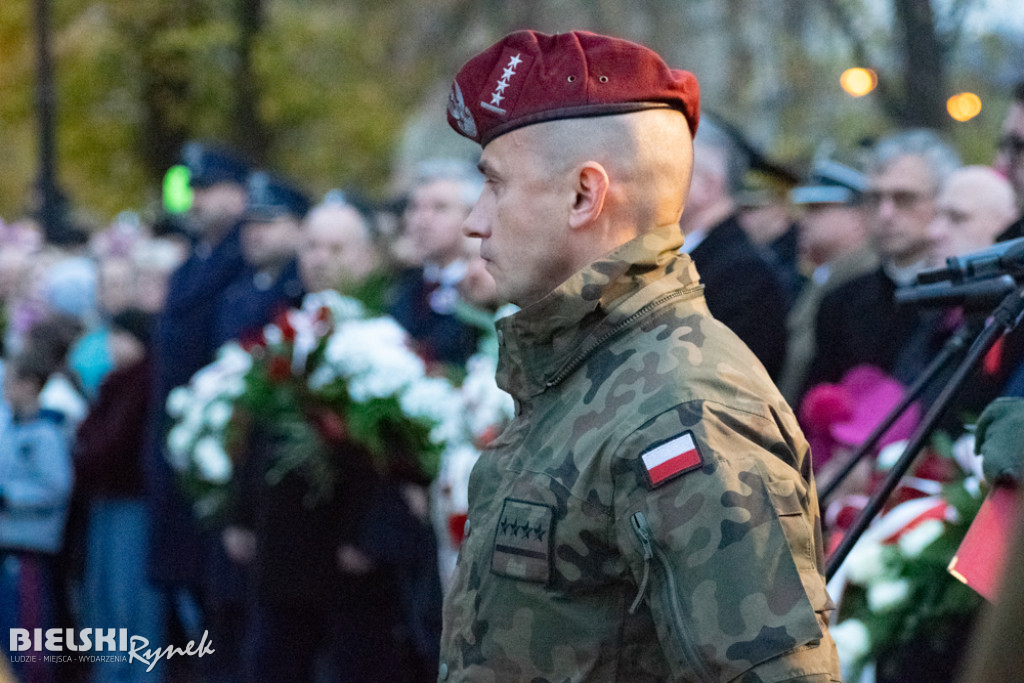 Święto Niepodległości - przemarsz na cmentarz wojskowy
