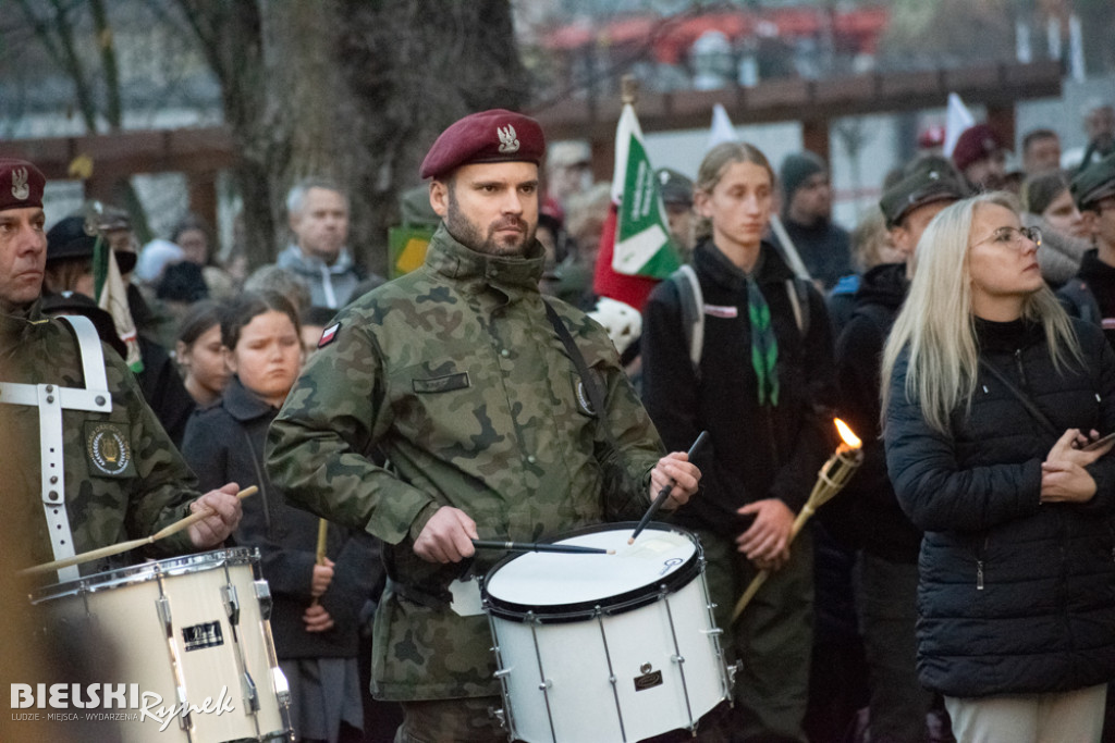Święto Niepodległości - przemarsz na cmentarz wojskowy