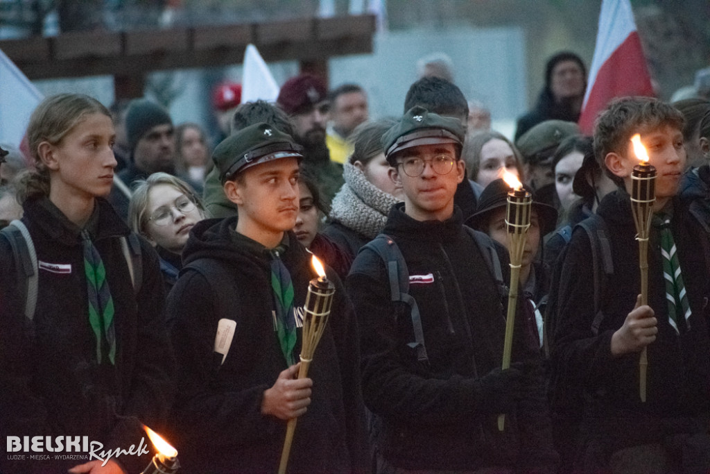 Święto Niepodległości - przemarsz na cmentarz wojskowy