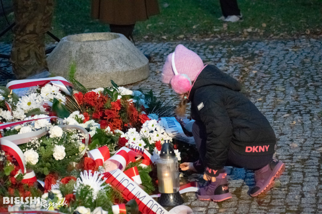 Święto Niepodległości - przemarsz na cmentarz wojskowy