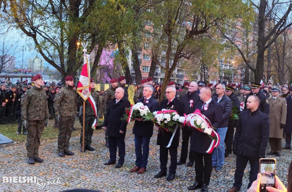 Święto Niepodległości - przemarsz na cmentarz wojskowy