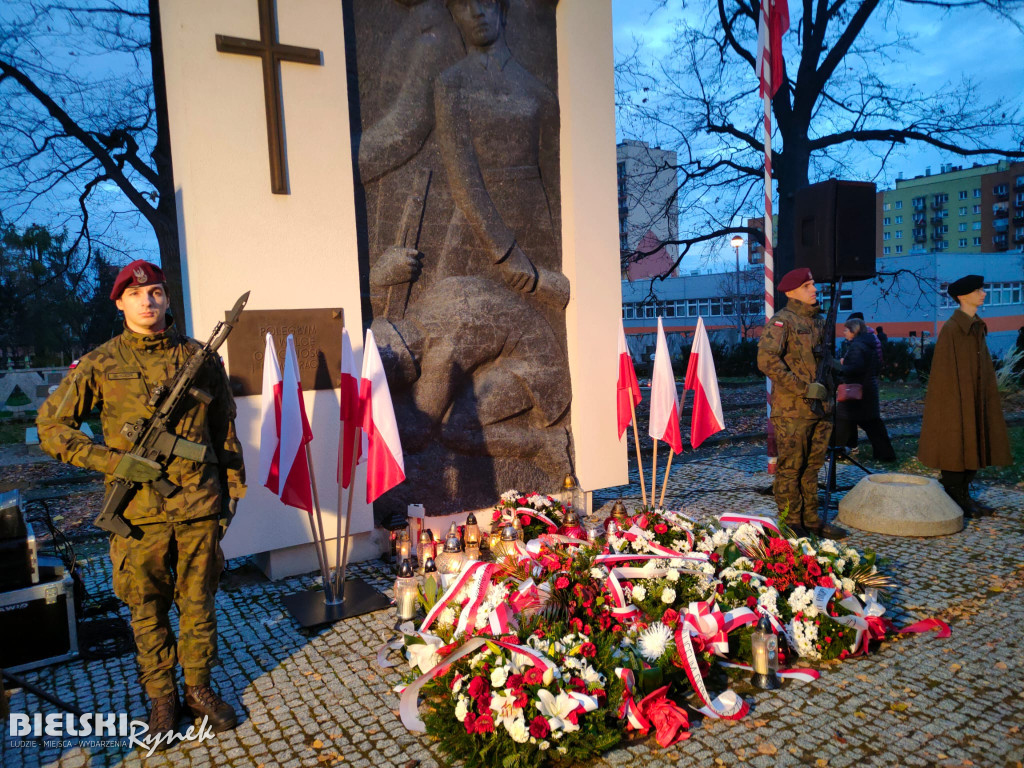 Święto Niepodległości - przemarsz na cmentarz wojskowy