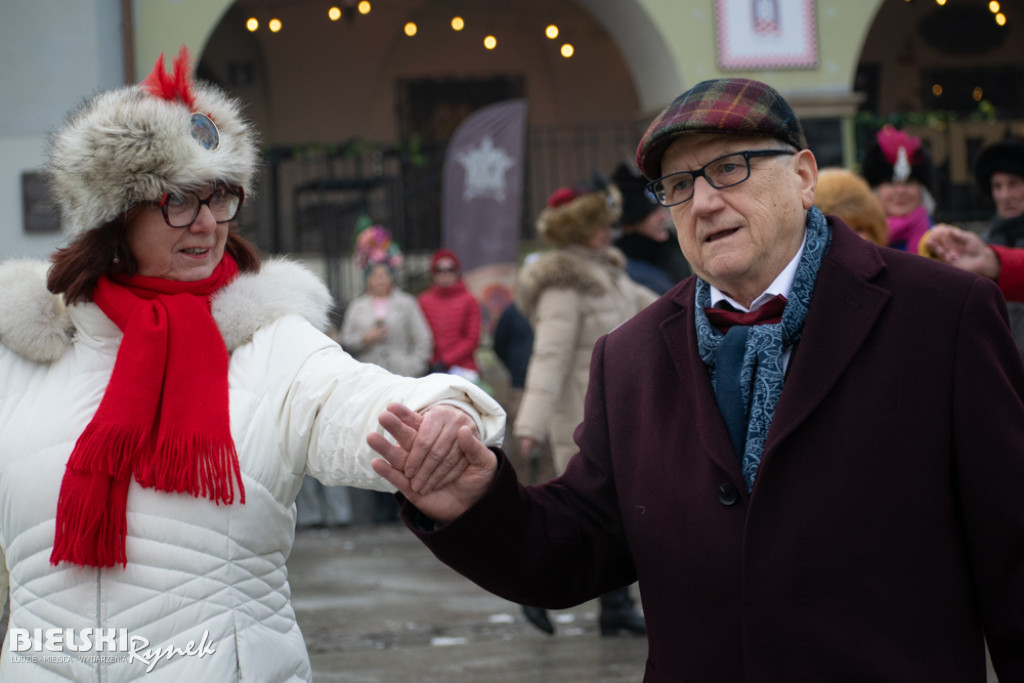Polonez na placu Wojska Polskiego I barwne korowody