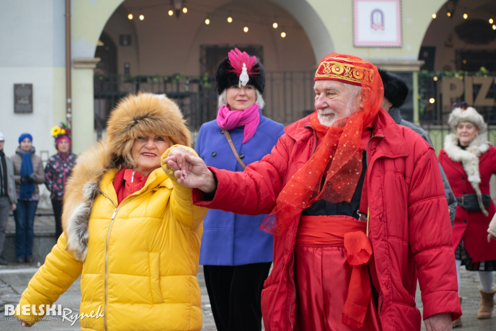 Polonez na placu Wojska Polskiego I barwne korowody