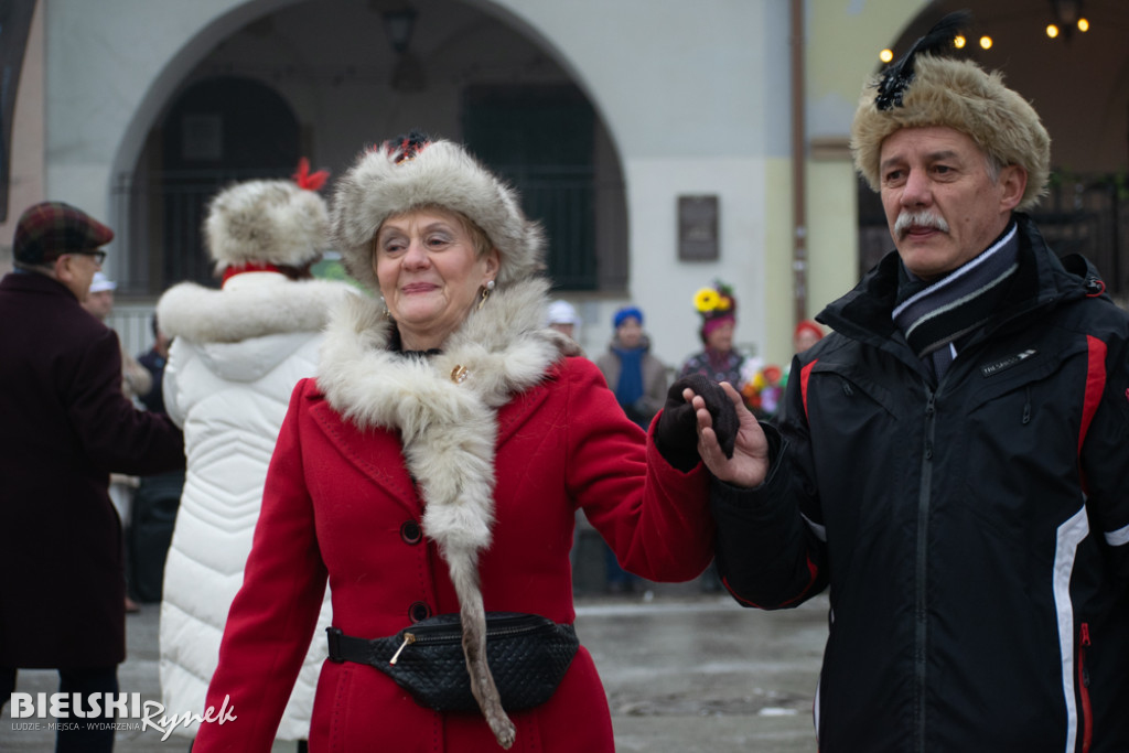 Polonez na placu Wojska Polskiego I barwne korowody