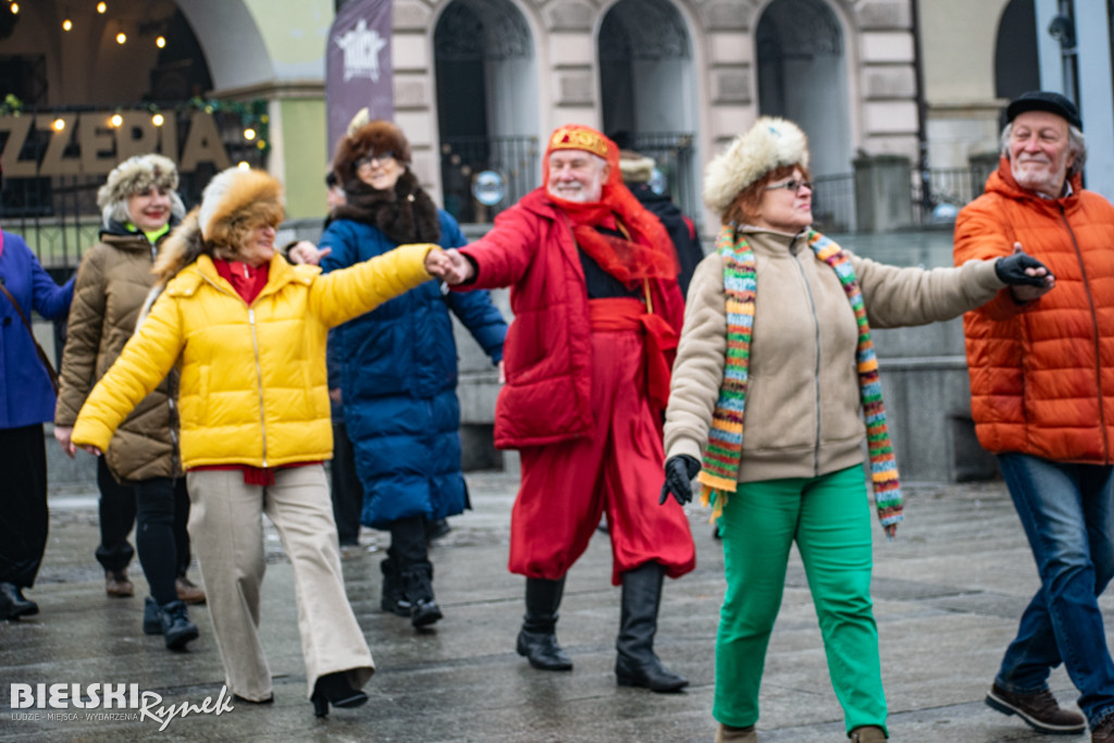 Polonez na placu Wojska Polskiego I barwne korowody