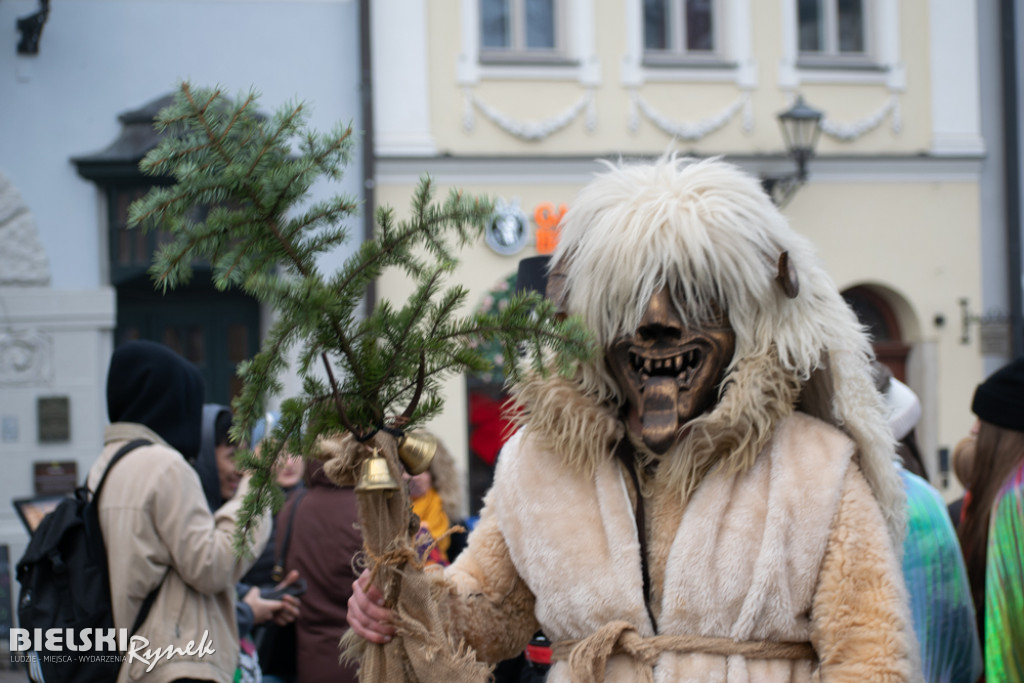 Polonez na placu Wojska Polskiego I barwne korowody