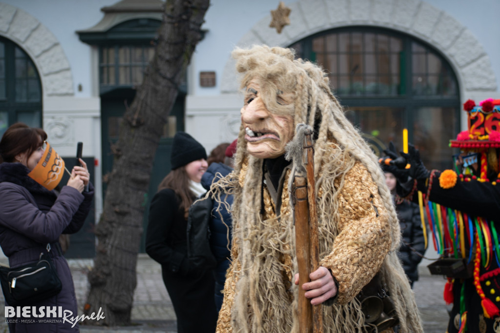Polonez na placu Wojska Polskiego I barwne korowody