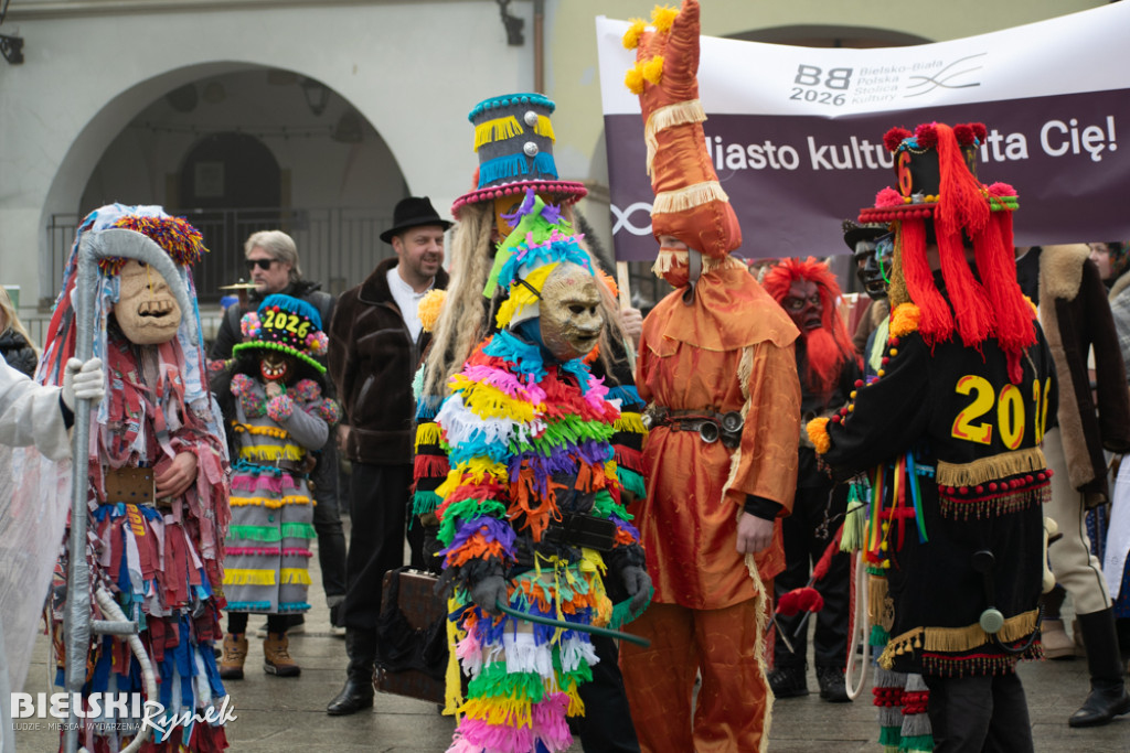 Polonez na placu Wojska Polskiego I barwne korowody