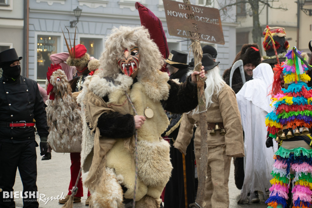 Polonez na placu Wojska Polskiego I barwne korowody