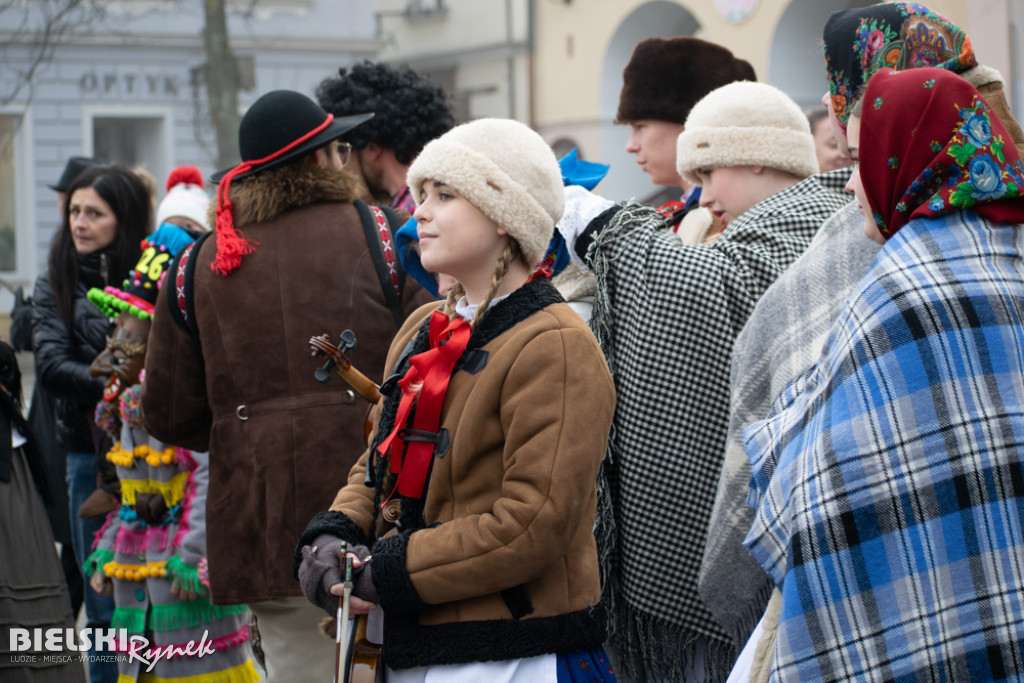 Polonez na placu Wojska Polskiego I barwne korowody