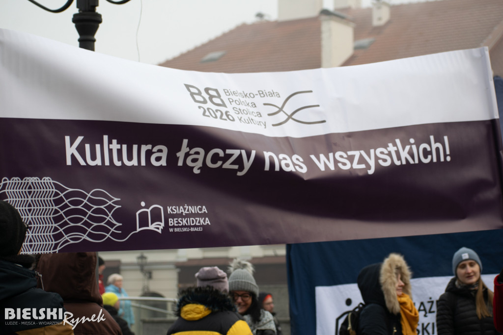 Polonez na placu Wojska Polskiego I barwne korowody