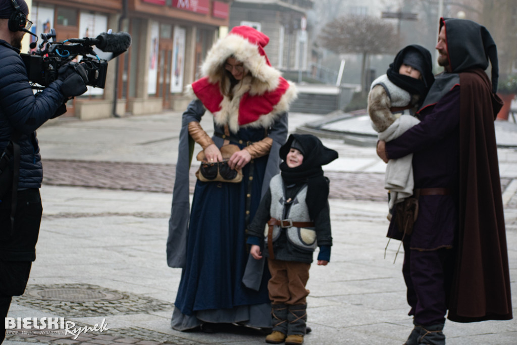 Polonez na placu Wojska Polskiego I barwne korowody