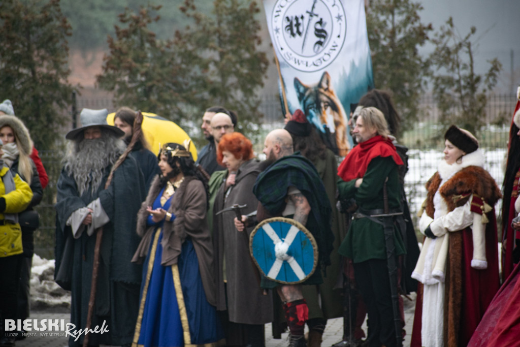Polonez na placu Wojska Polskiego I barwne korowody