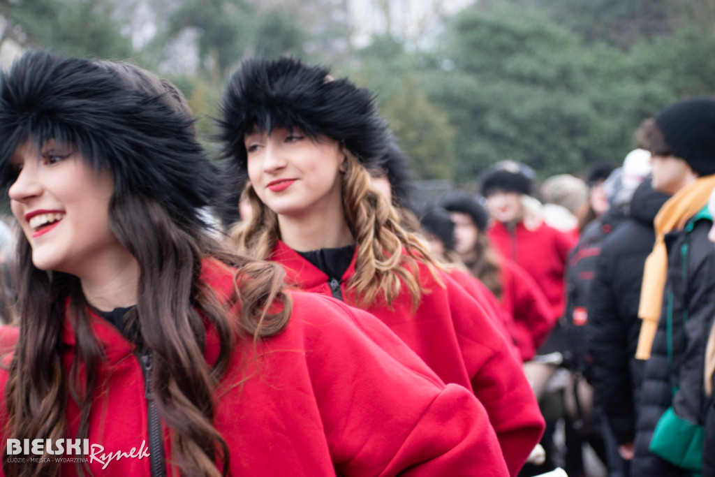 Polonez na placu Wojska Polskiego I barwne korowody