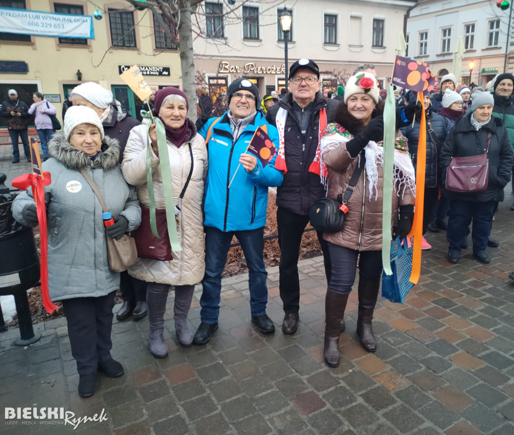 Polonez na placu Wojska Polskiego I barwne korowody
