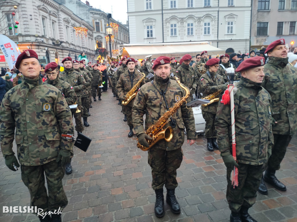 Polonez na placu Wojska Polskiego I barwne korowody