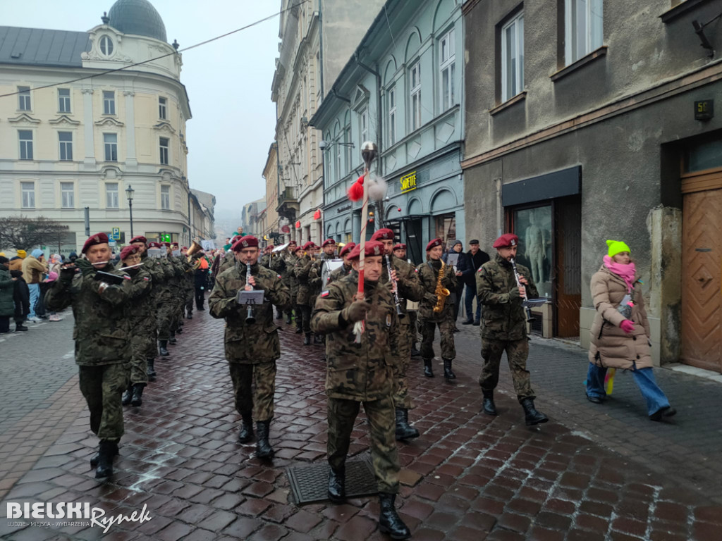 Polonez na placu Wojska Polskiego I barwne korowody