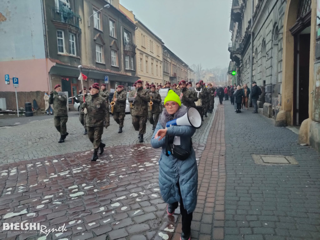 Polonez na placu Wojska Polskiego I barwne korowody