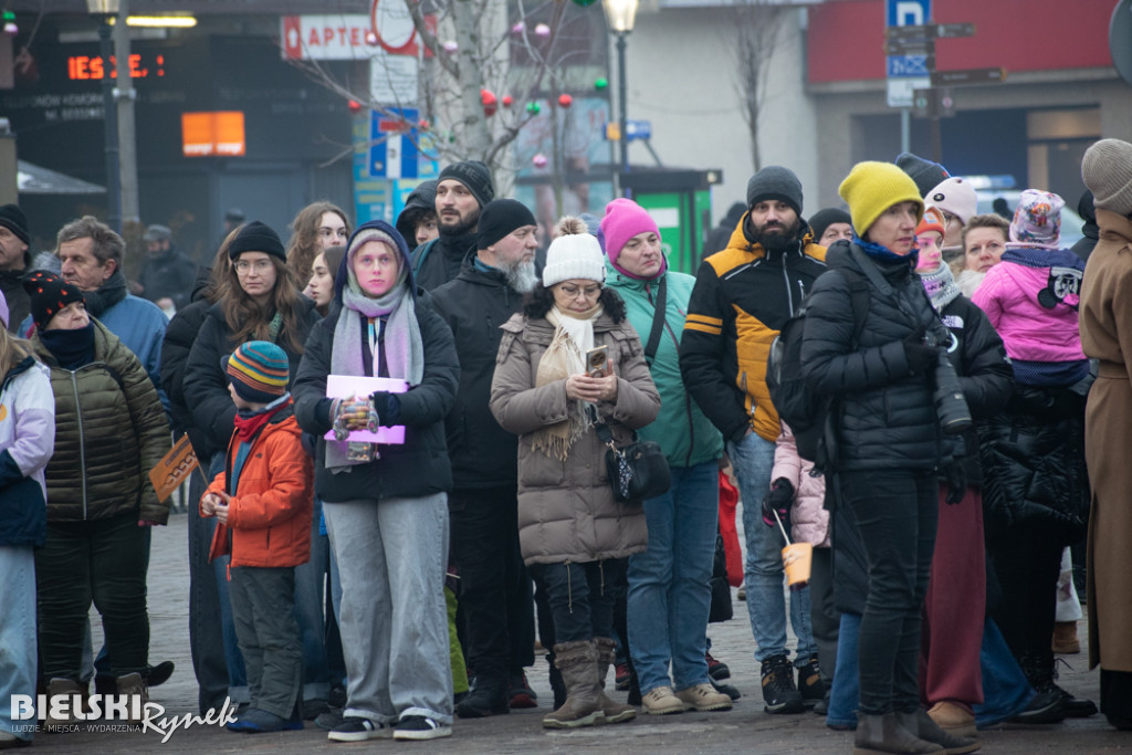 Polonez na placu Wojska Polskiego I barwne korowody