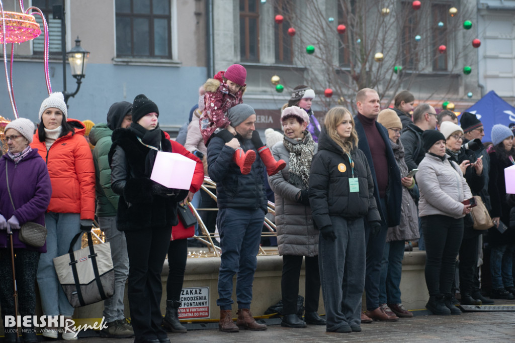 Polonez na placu Wojska Polskiego I barwne korowody