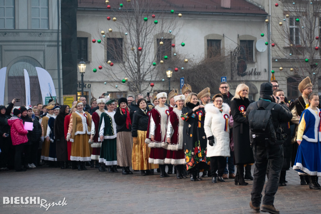 Polonez na placu Wojska Polskiego I barwne korowody