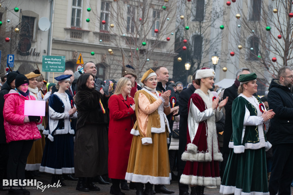Polonez na placu Wojska Polskiego I barwne korowody