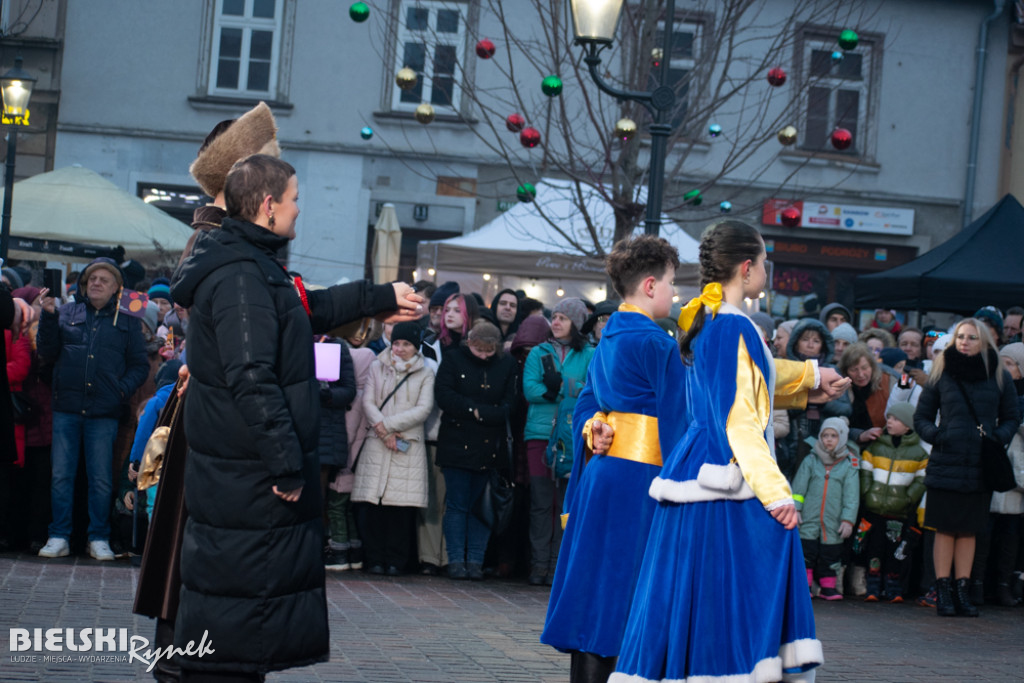 Polonez na placu Wojska Polskiego I barwne korowody