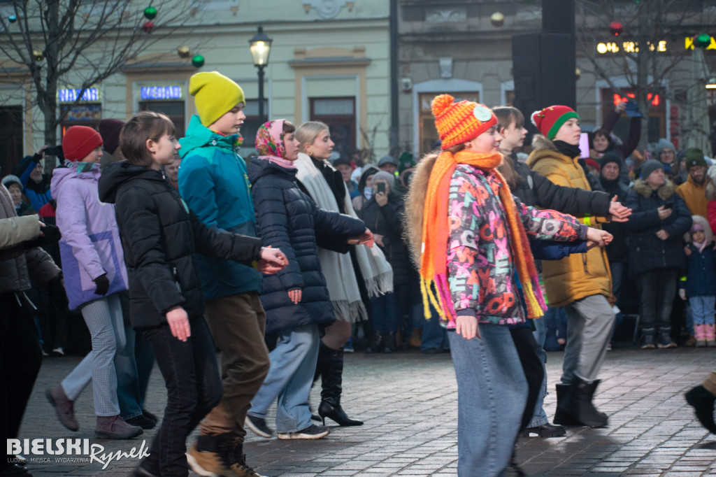 Polonez na placu Wojska Polskiego I barwne korowody