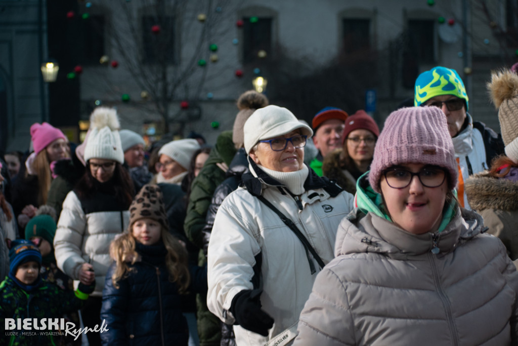 Polonez na placu Wojska Polskiego I barwne korowody