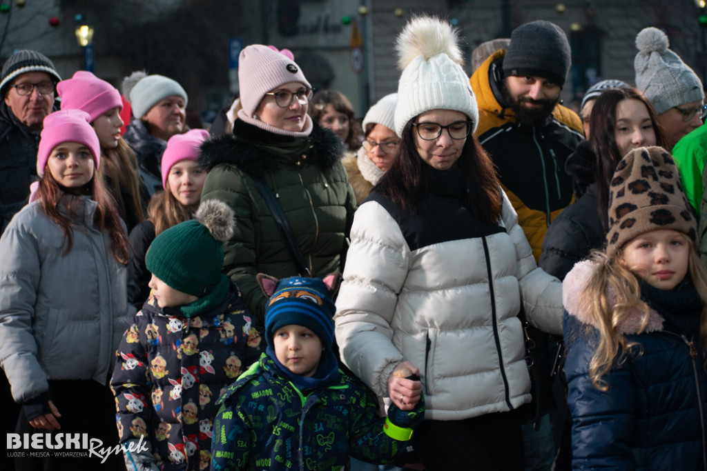 Polonez na placu Wojska Polskiego I barwne korowody