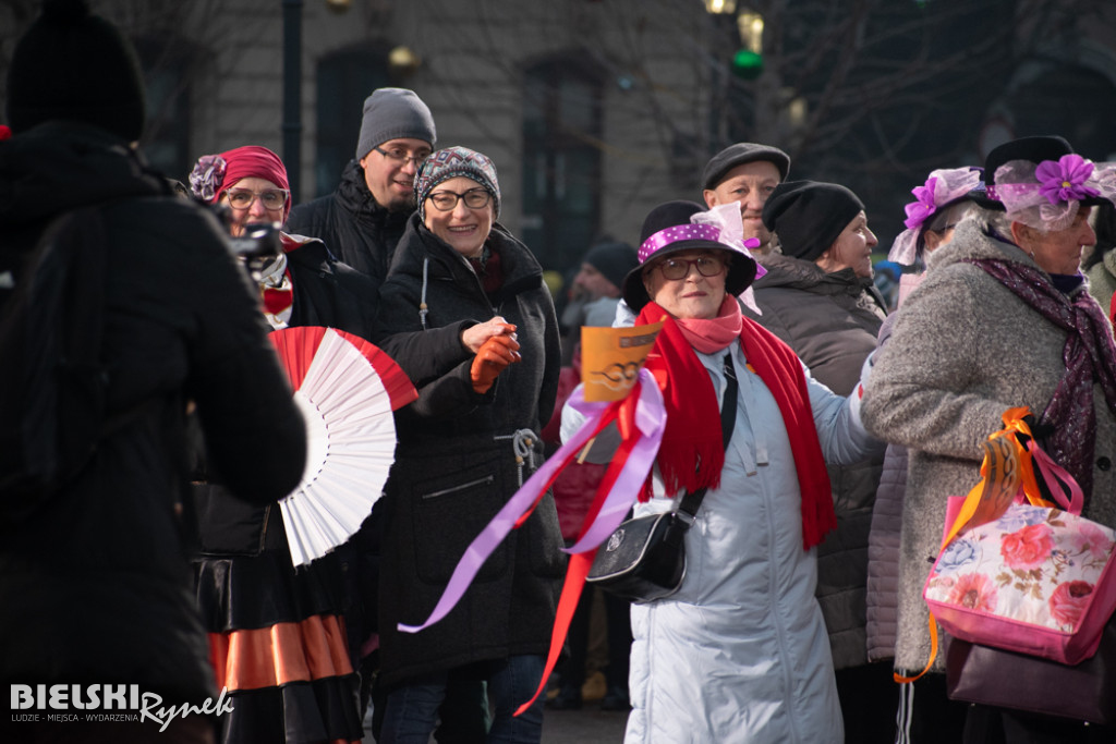 Polonez na placu Wojska Polskiego I barwne korowody