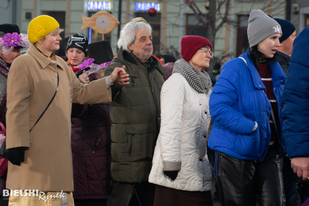 Polonez na placu Wojska Polskiego I barwne korowody