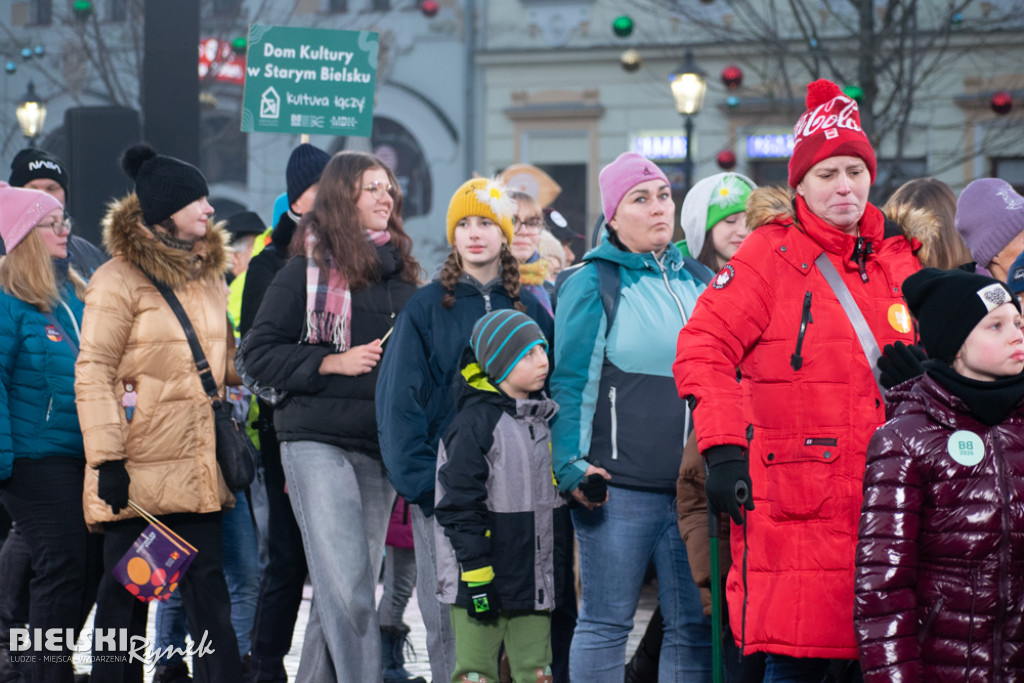 Polonez na placu Wojska Polskiego I barwne korowody