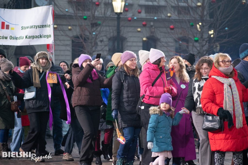 Polonez na placu Wojska Polskiego I barwne korowody